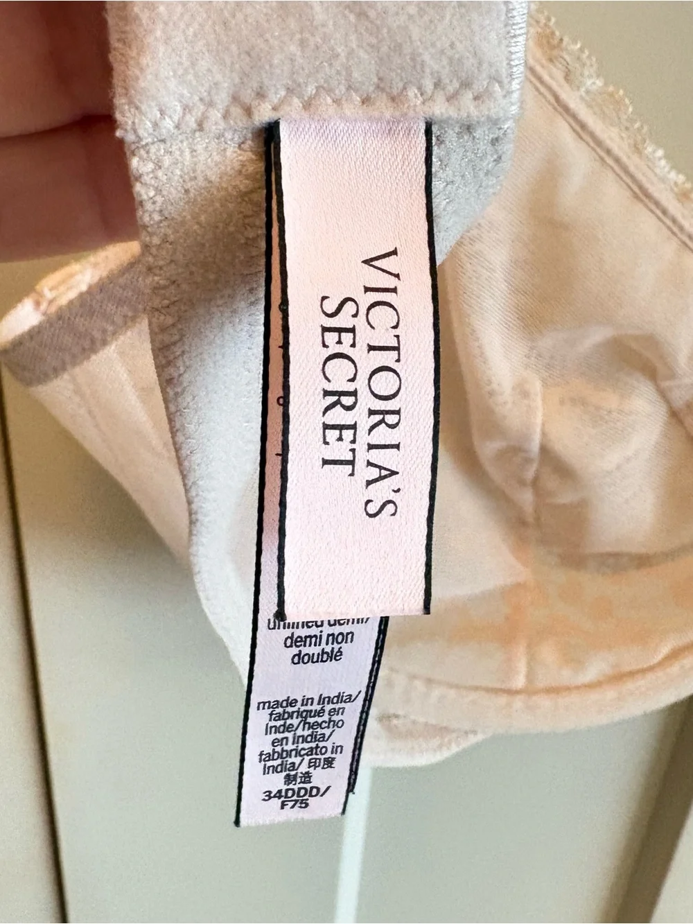 Victoria's Secret Light Nude Lace Underwire Bra - Picture 7 of 10